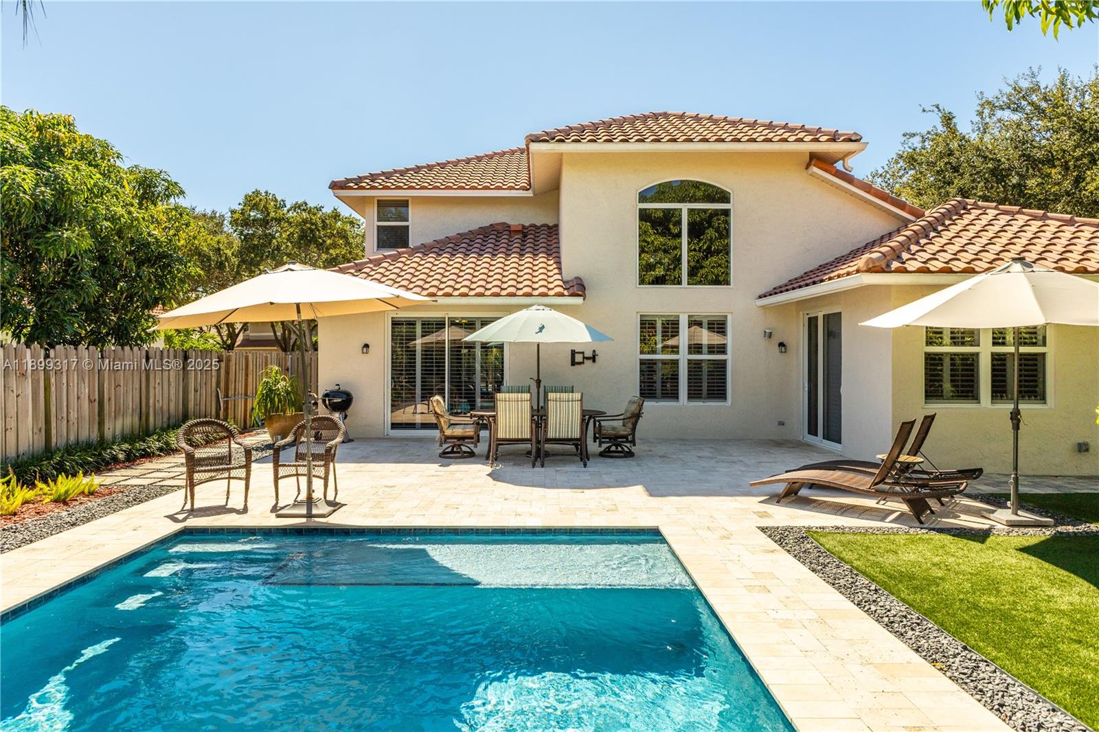 EMBASSY LAKES - Residential