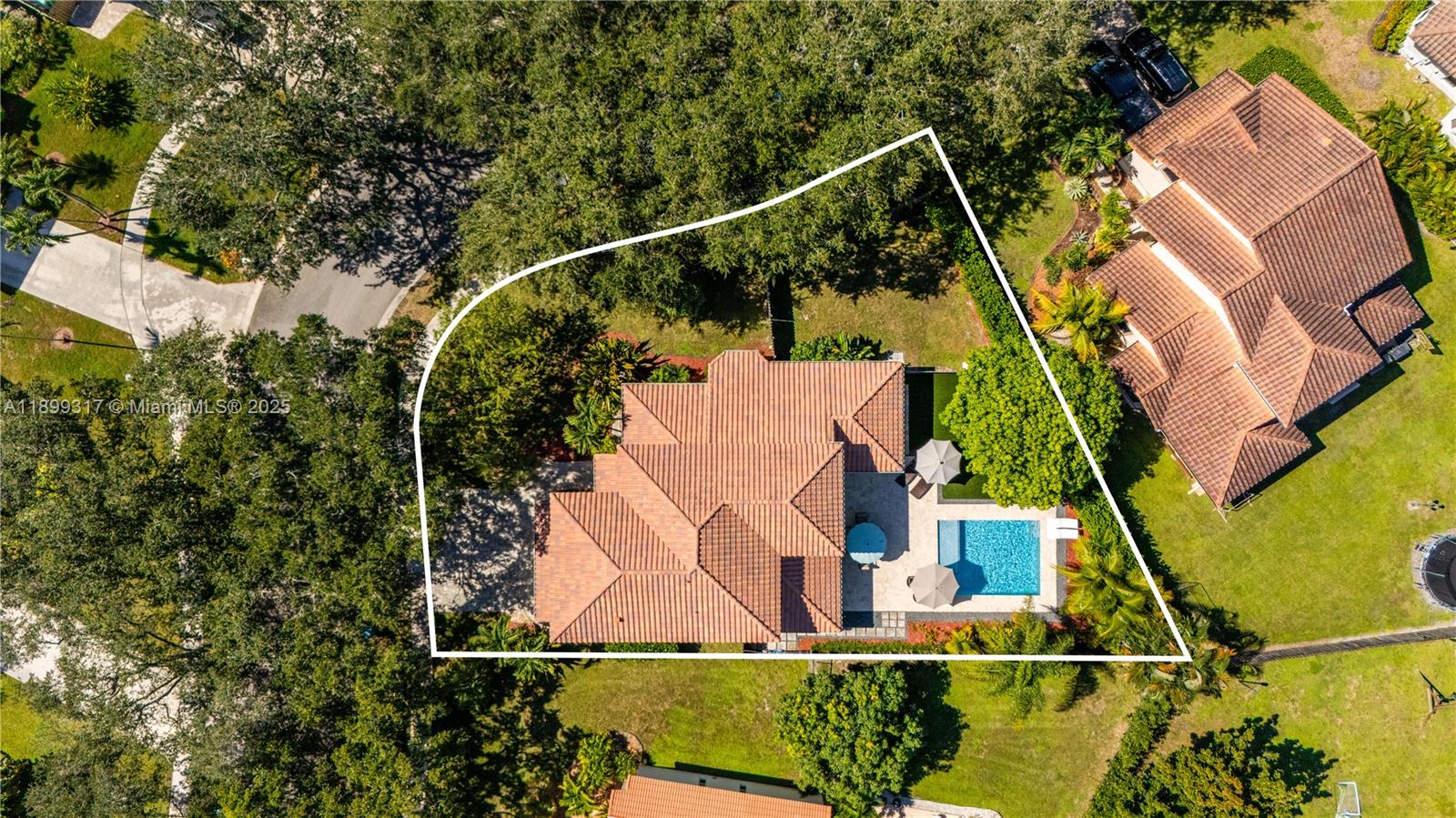 EMBASSY LAKES - Residential