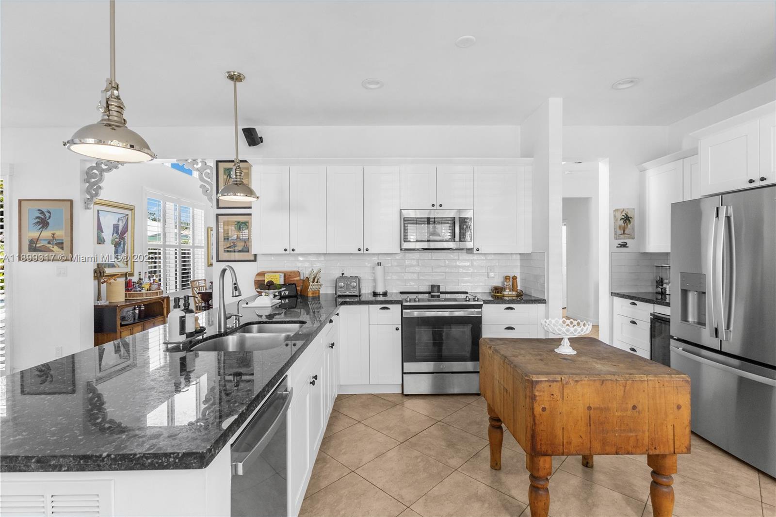 EMBASSY LAKES - Residential