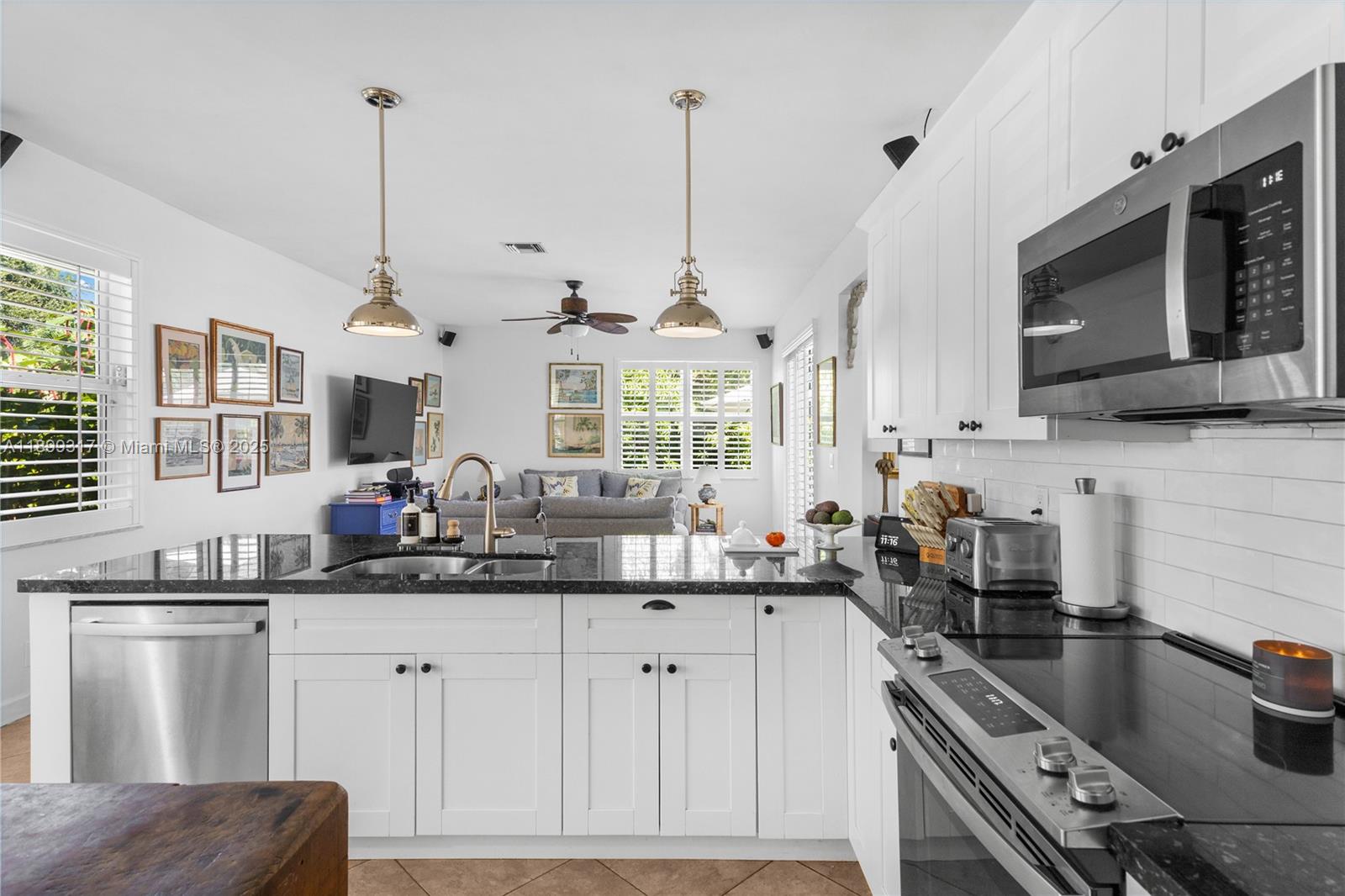 EMBASSY LAKES - Residential