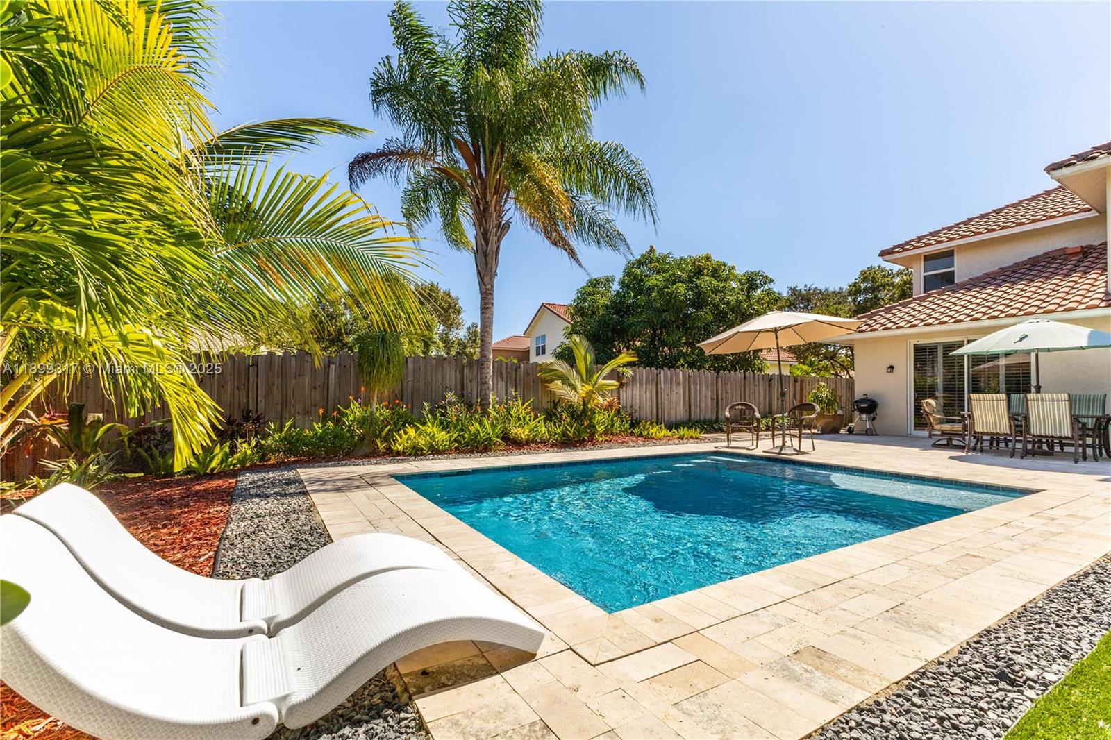 EMBASSY LAKES - Residential