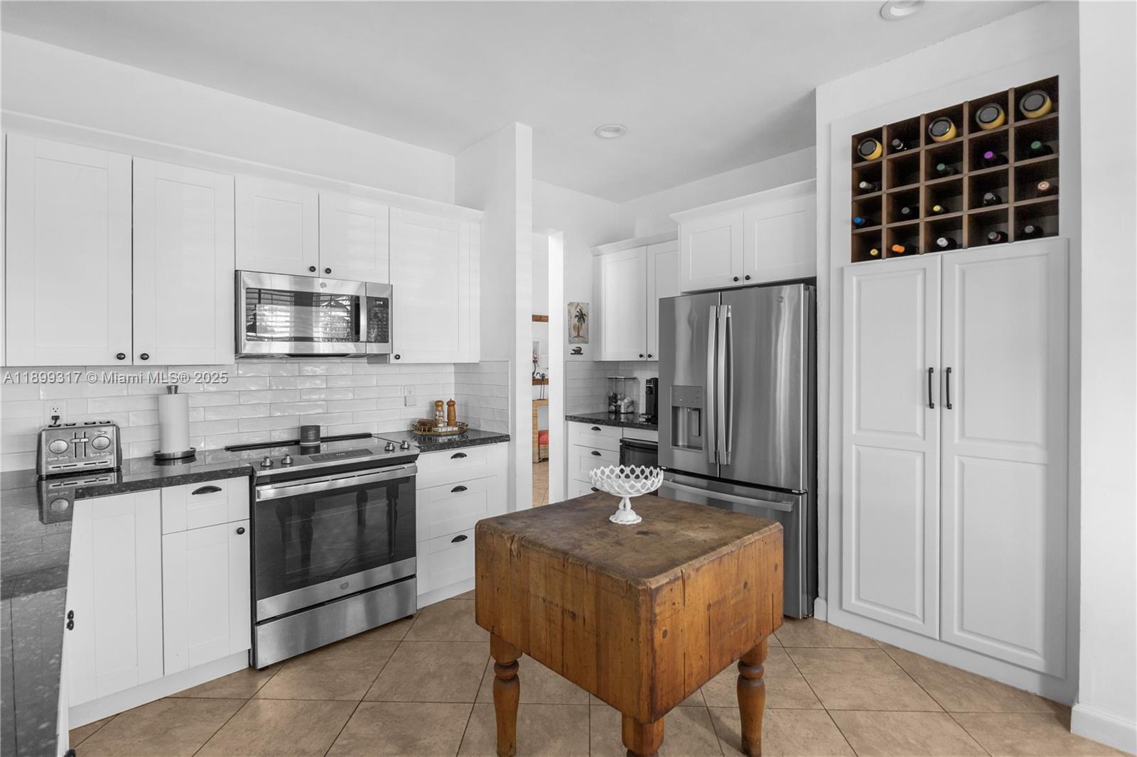 EMBASSY LAKES - Residential