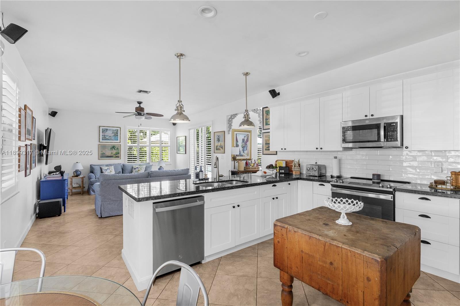 EMBASSY LAKES - Residential