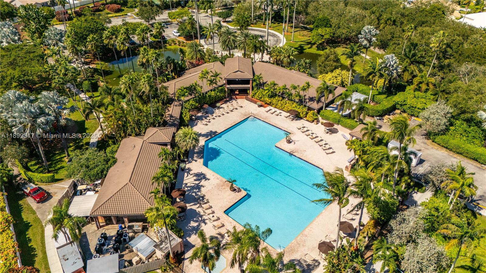 EMBASSY LAKES - Residential