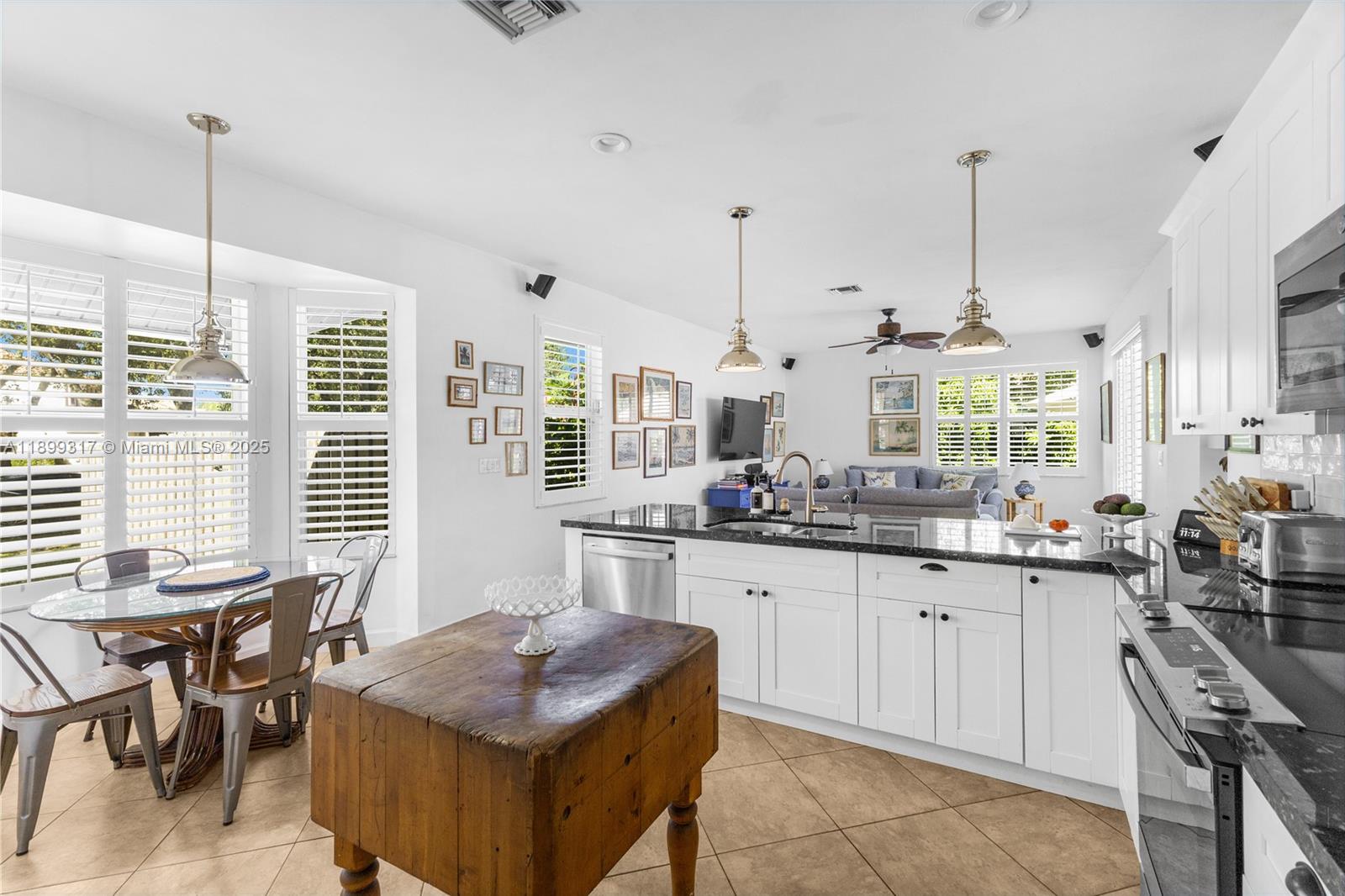 EMBASSY LAKES - Residential