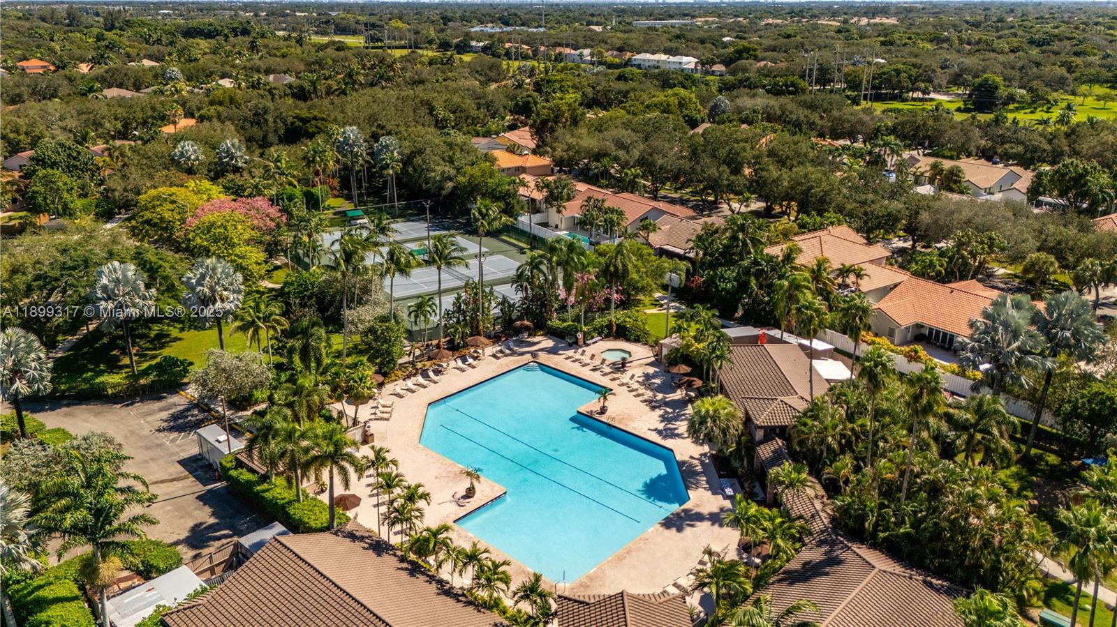 EMBASSY LAKES - Residential