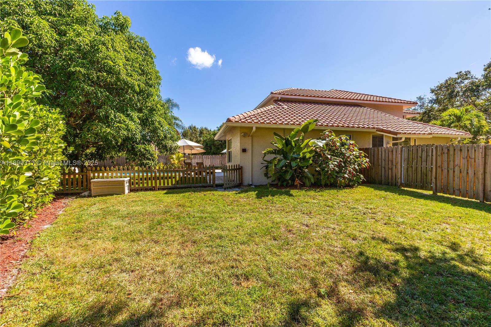 EMBASSY LAKES - Residential