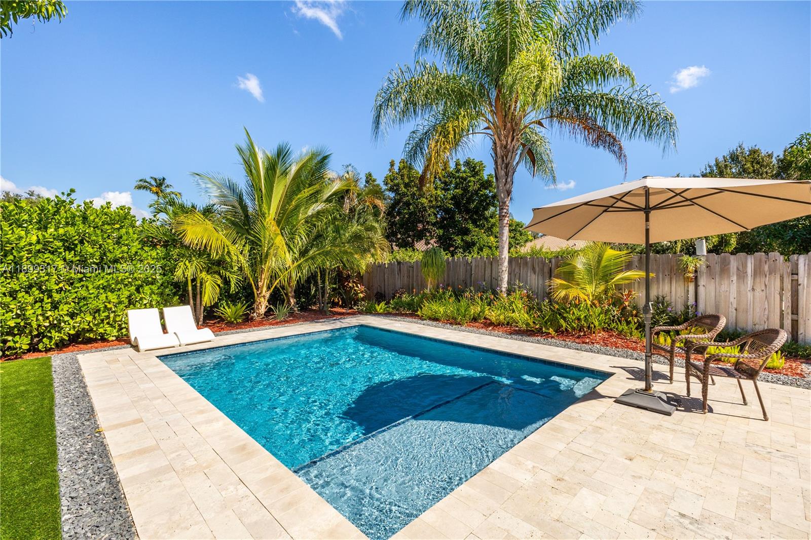 EMBASSY LAKES - Residential