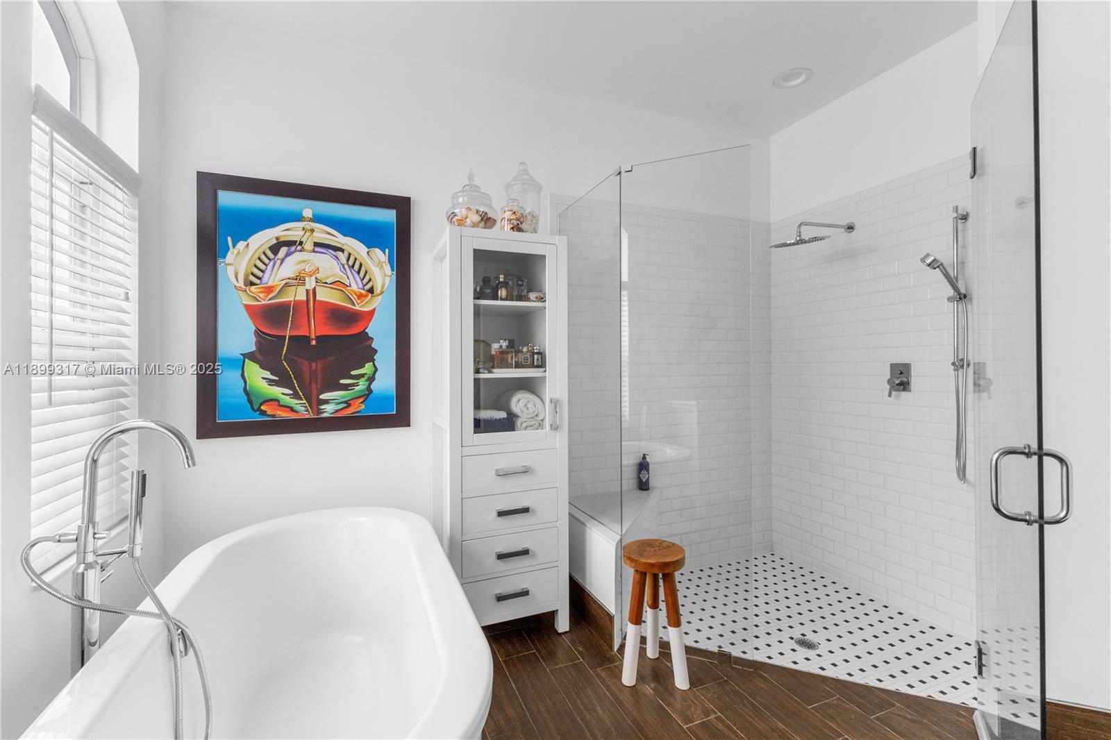 EMBASSY LAKES - Residential