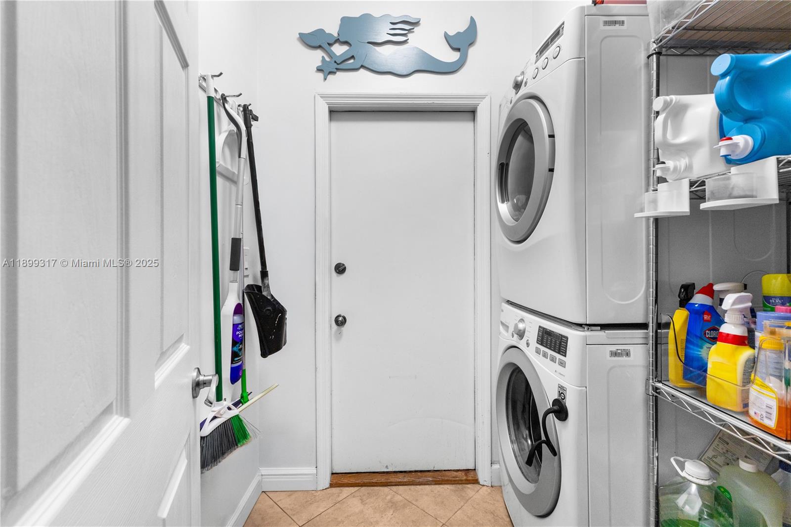 EMBASSY LAKES - Residential