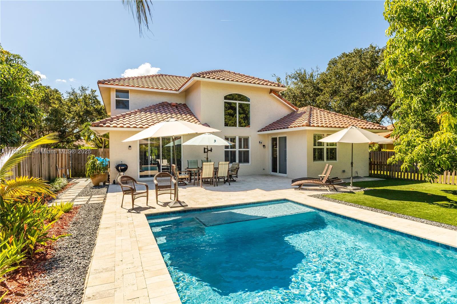 EMBASSY LAKES - Residential