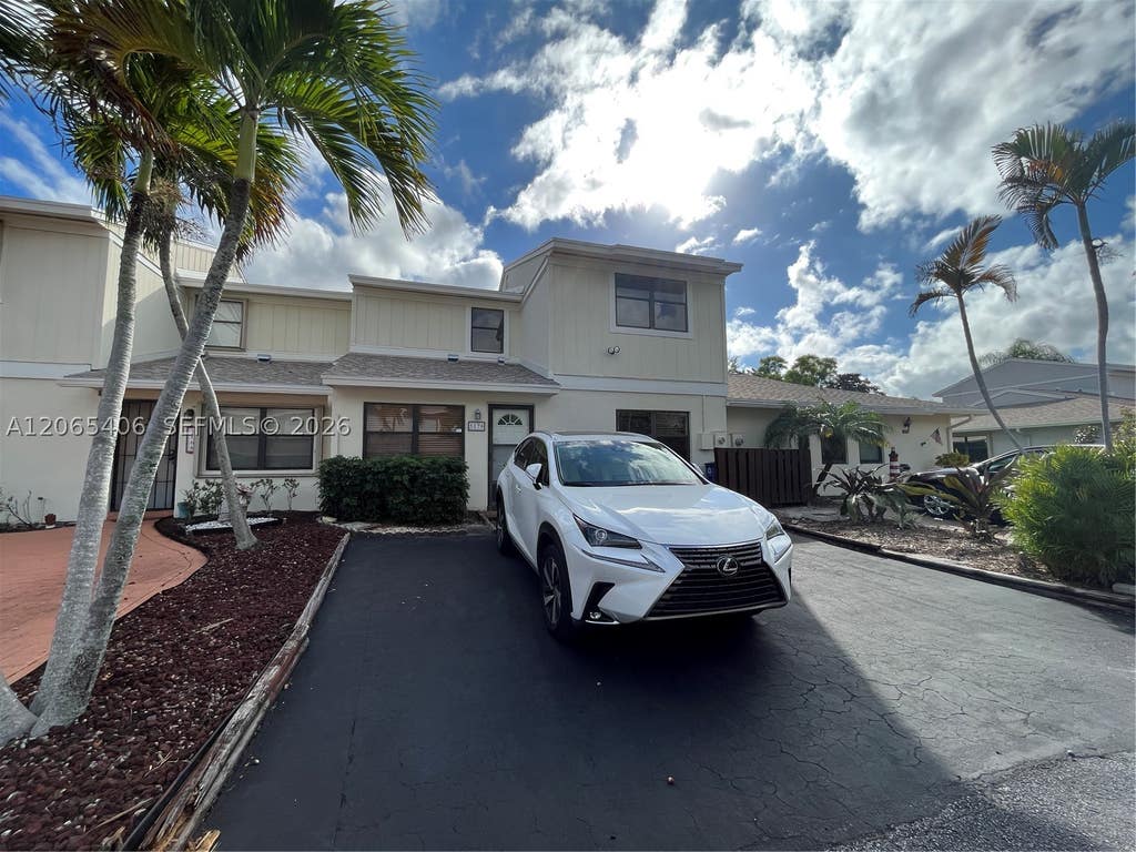 Photo of 5170 Tennis Ln, Delray Beach, FL 33484 (MLS # A12065406)