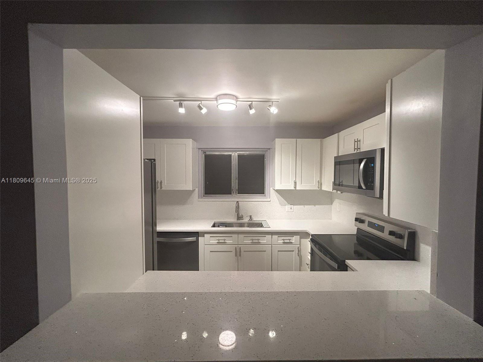 Rental Property at 394 N Laurel Dr 303, Margate, Broward County, Florida - Bedrooms: 2 
Bathrooms: 2  - $2,100 MO.