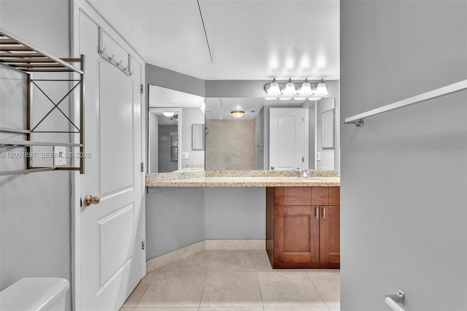 LAKEVIEW CLUB CONDO - Residential Lease