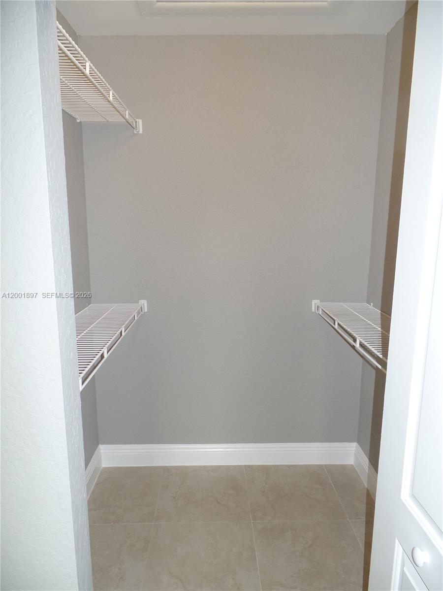 LAKEVIEW CLUB CONDO - Residential Lease