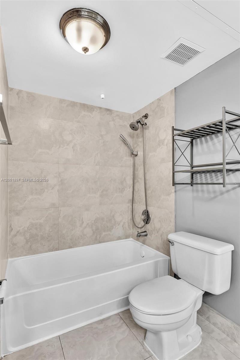 LAKEVIEW CLUB CONDO - Residential Lease