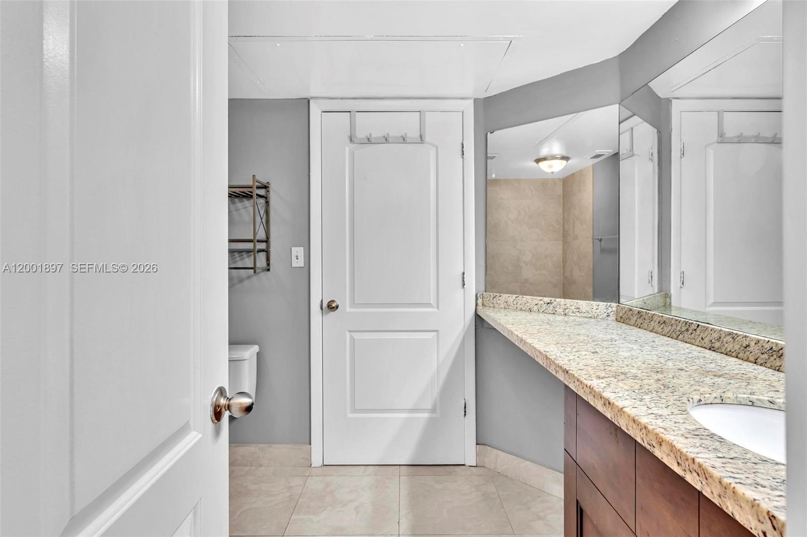 LAKEVIEW CLUB CONDO - Residential Lease