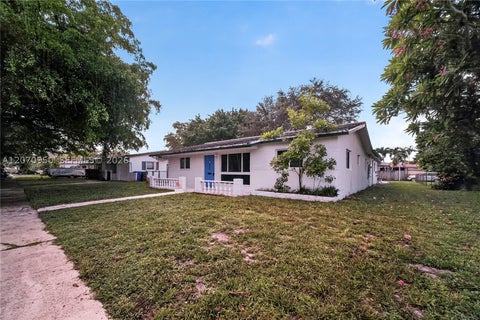 Photo of 4300 Harrison St, Hollywood, FL 33021 (MLS # A12070950)
