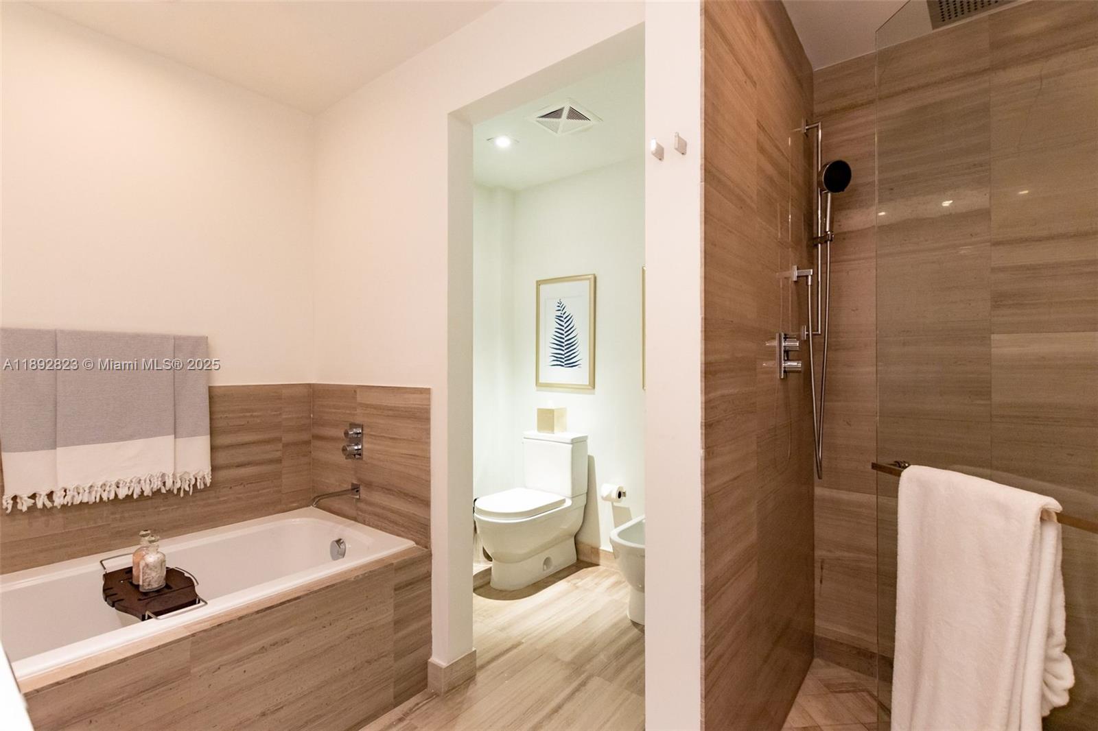 OCEANA KEY BISCAYNE CONDO - Residential Lease