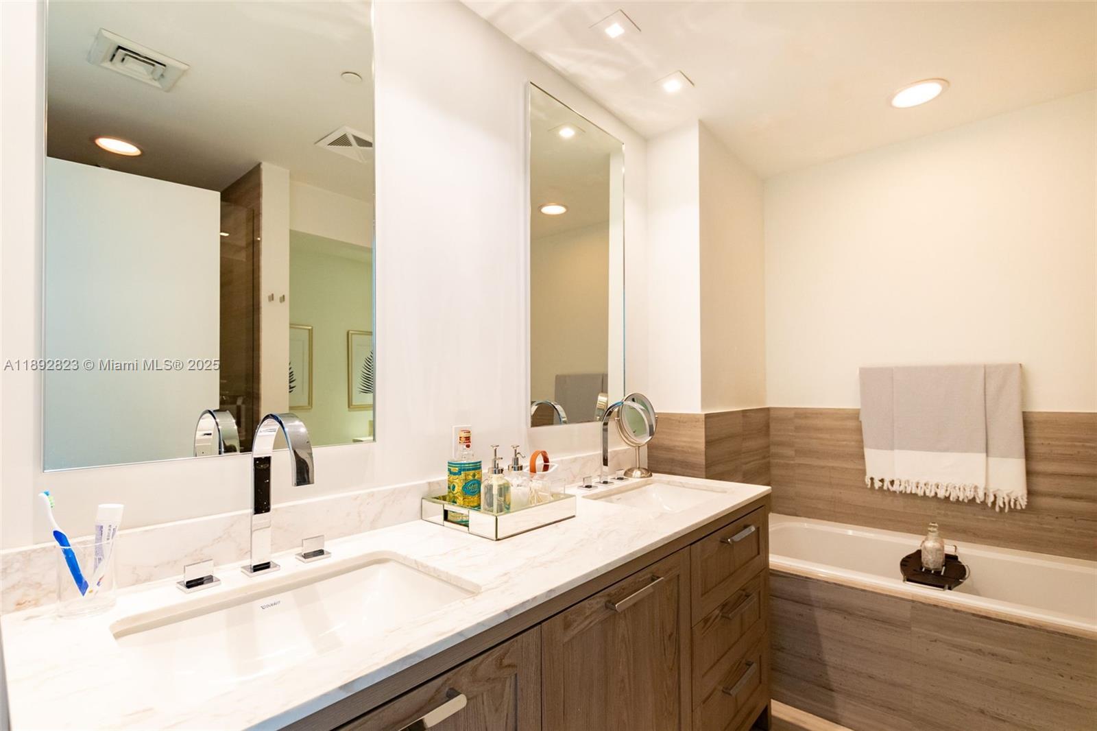 OCEANA KEY BISCAYNE CONDO - Residential Lease