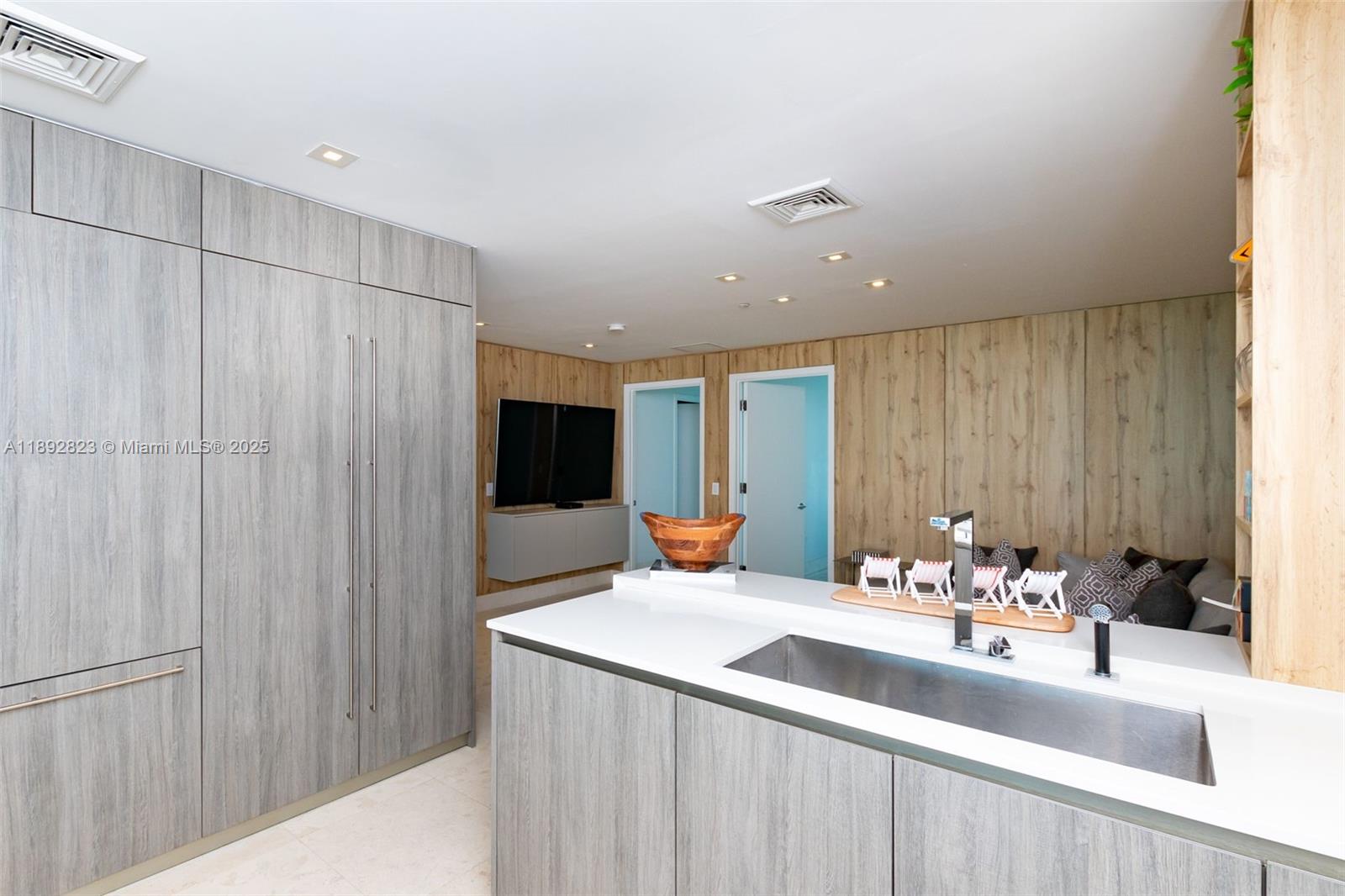 OCEANA KEY BISCAYNE CONDO - Residential Lease
