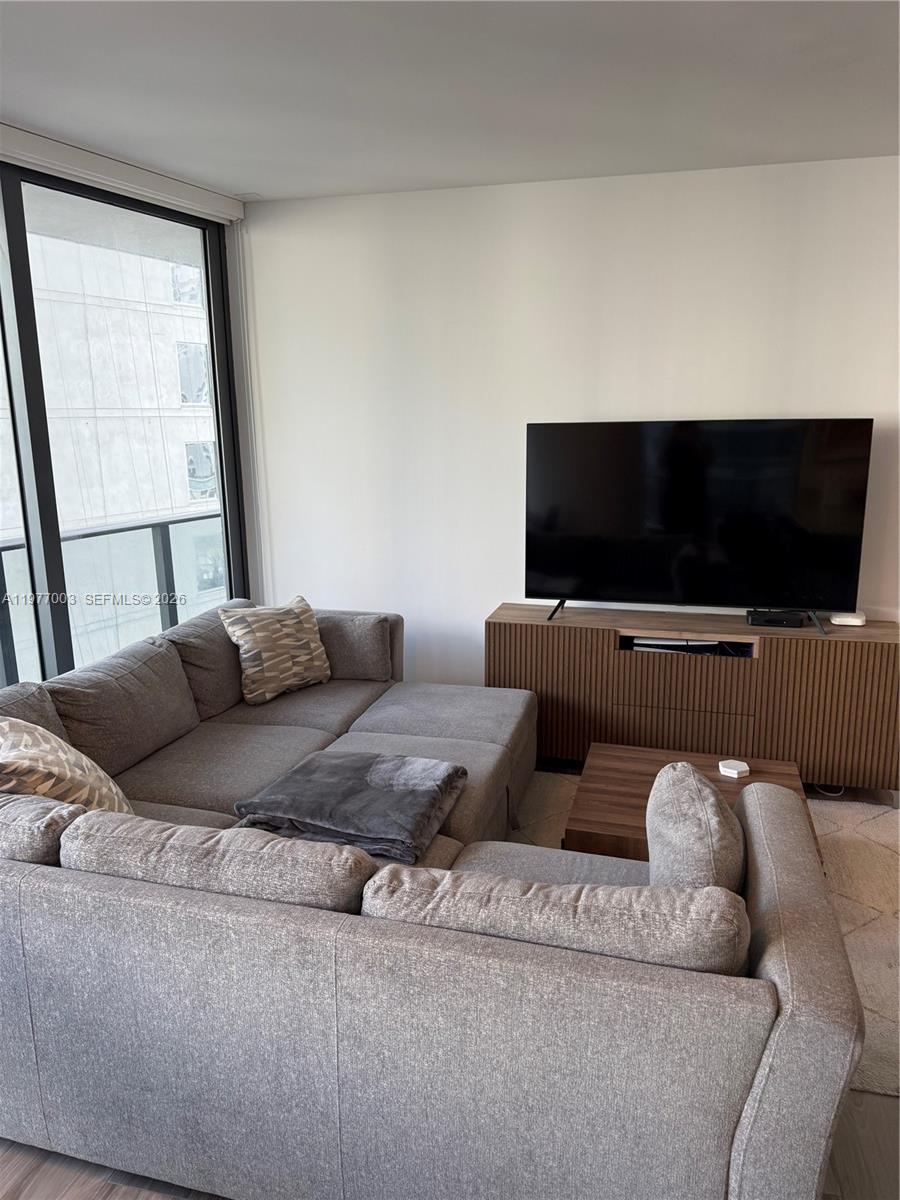 SLS LUX - Residential Lease