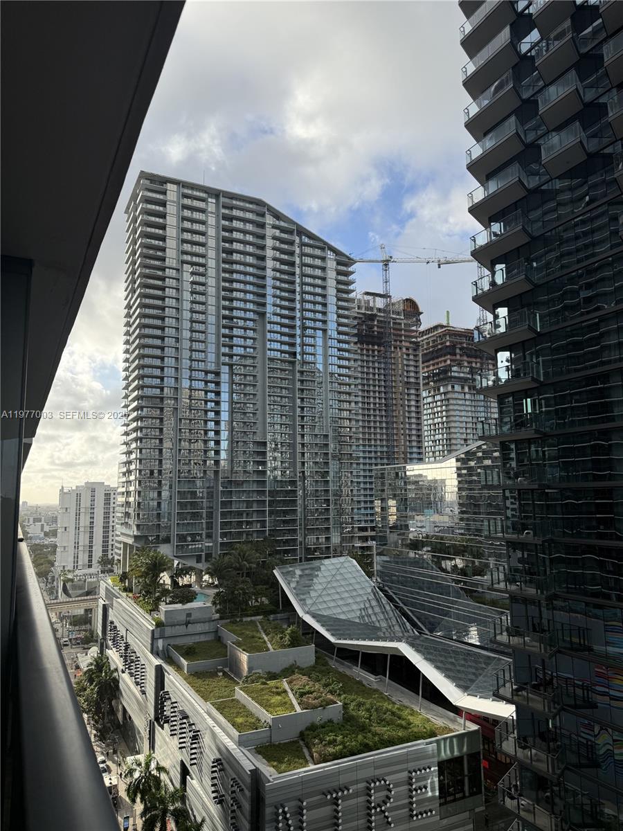 SLS LUX - Residential Lease