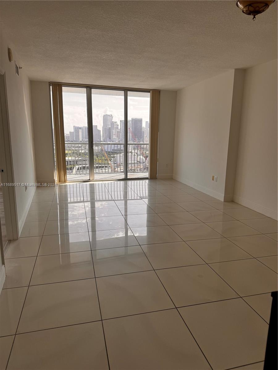 1750 N Bayshore Dr 3306