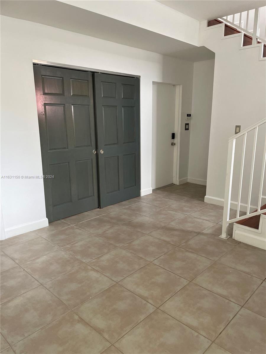 THE GATES AT THE GROVE CO - Residential Lease