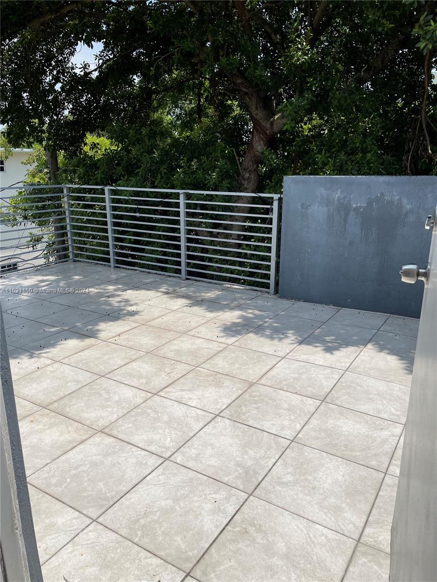 THE GATES AT THE GROVE CO - Residential Lease