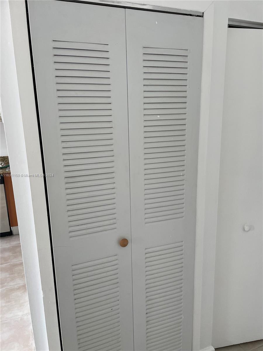 THE GATES AT THE GROVE CO - Residential Lease