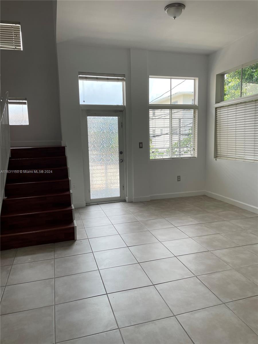 THE GATES AT THE GROVE CO - Residential Lease