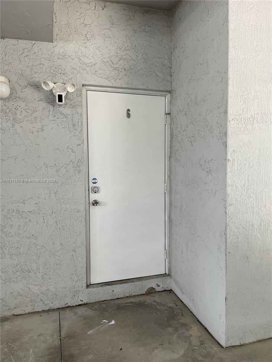 THE GATES AT THE GROVE CO - Residential Lease
