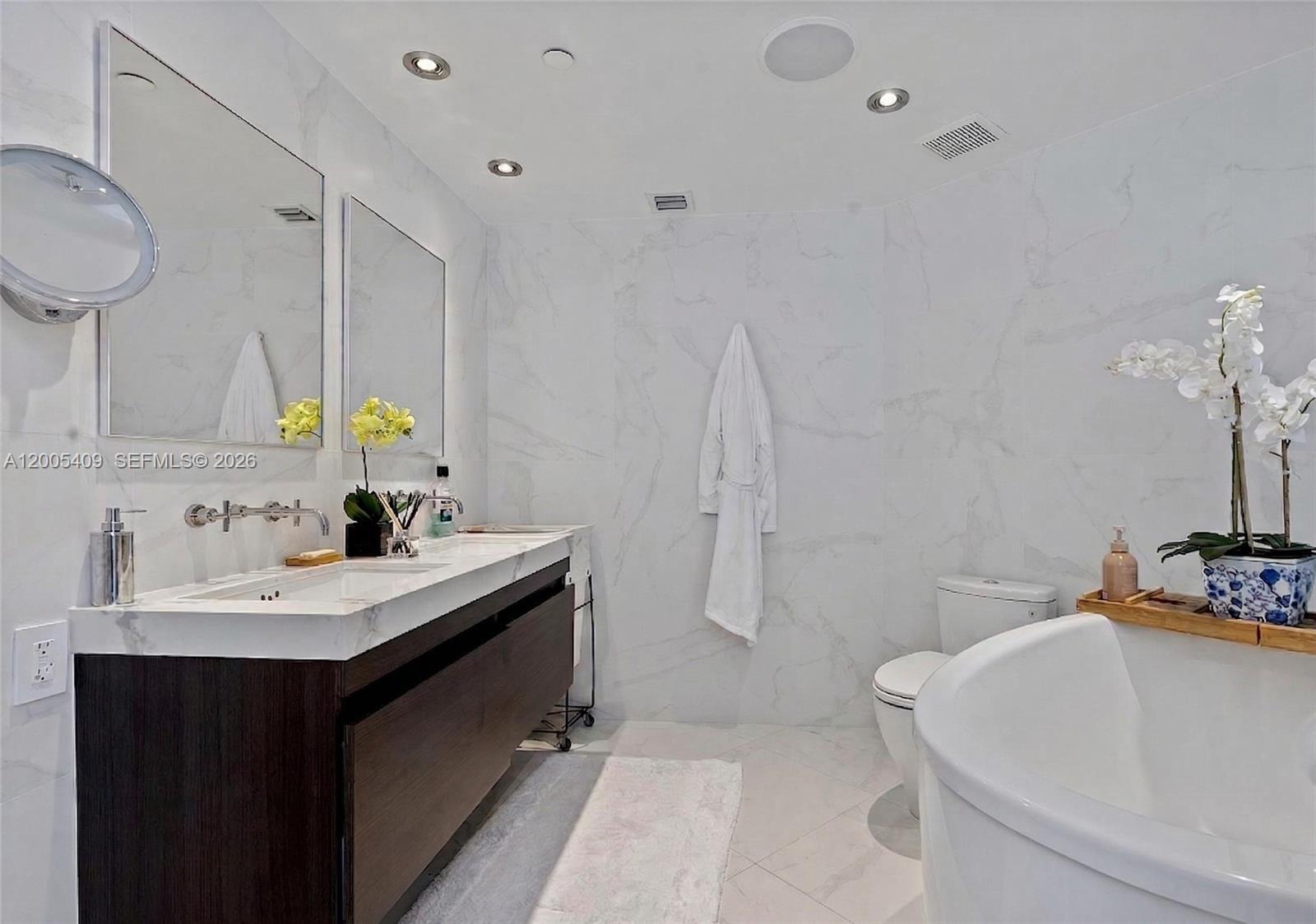 THE GRAND VENETIAN CONDO - Residential