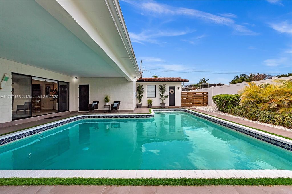 Photo of 601 E Chaminade Dr #0, Hollywood, FL 33021 (MLS # A11767138)