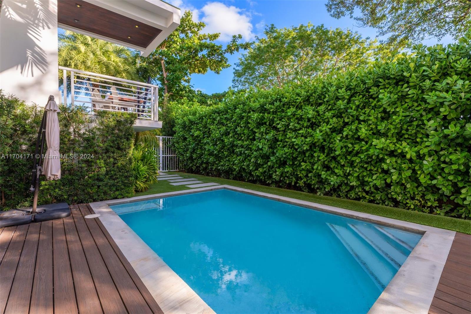 TROPICAL ISLE HOMES SUB 4 - Residential