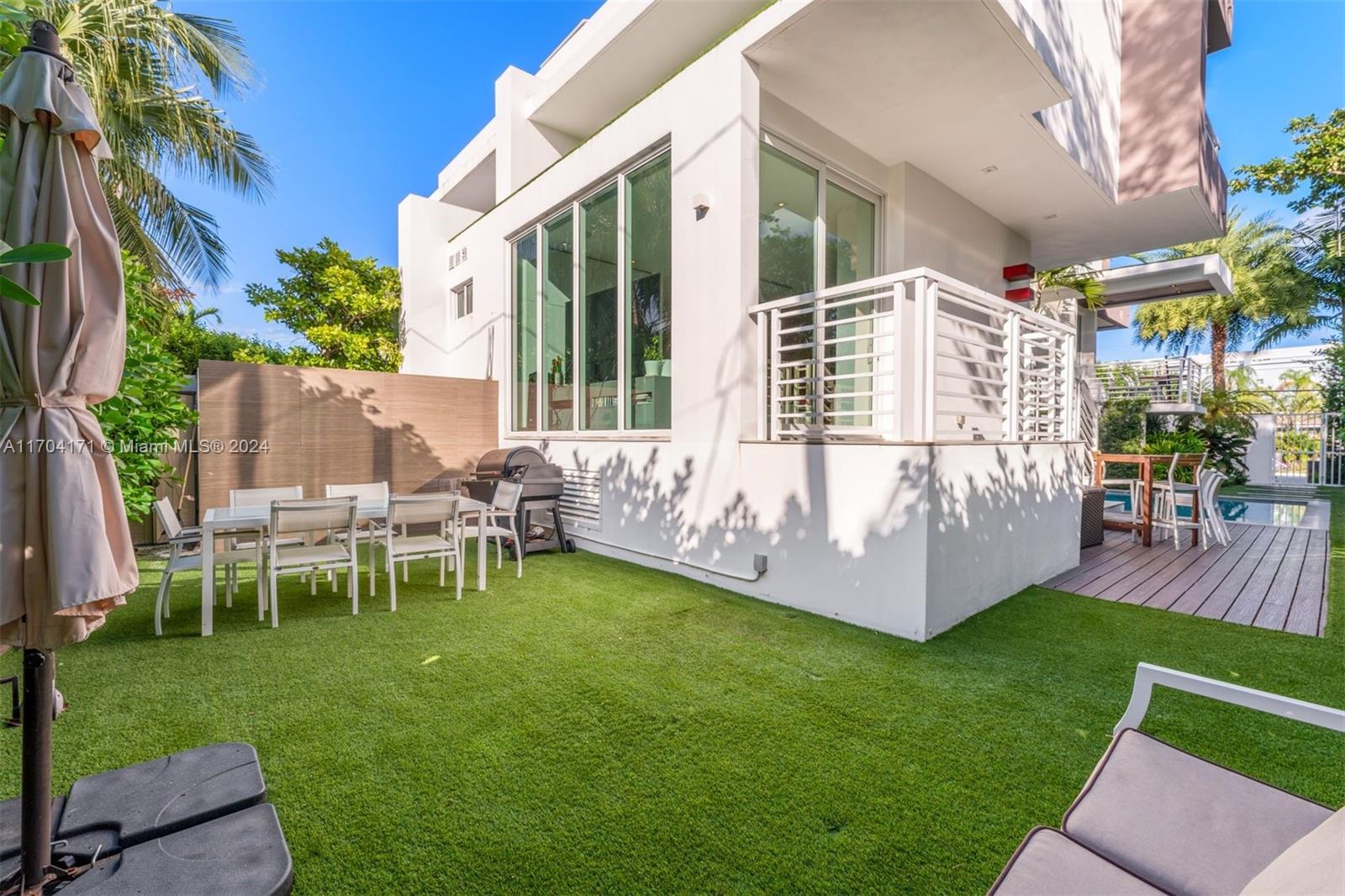 TROPICAL ISLE HOMES SUB 4 - Residential
