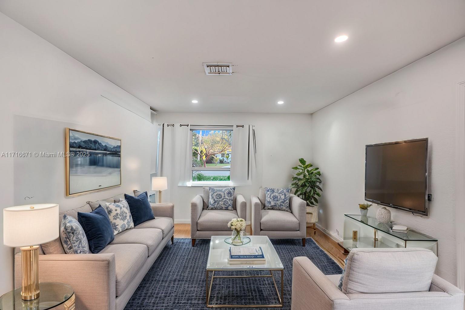IMPERIAL POINT 2 SEC - Residential