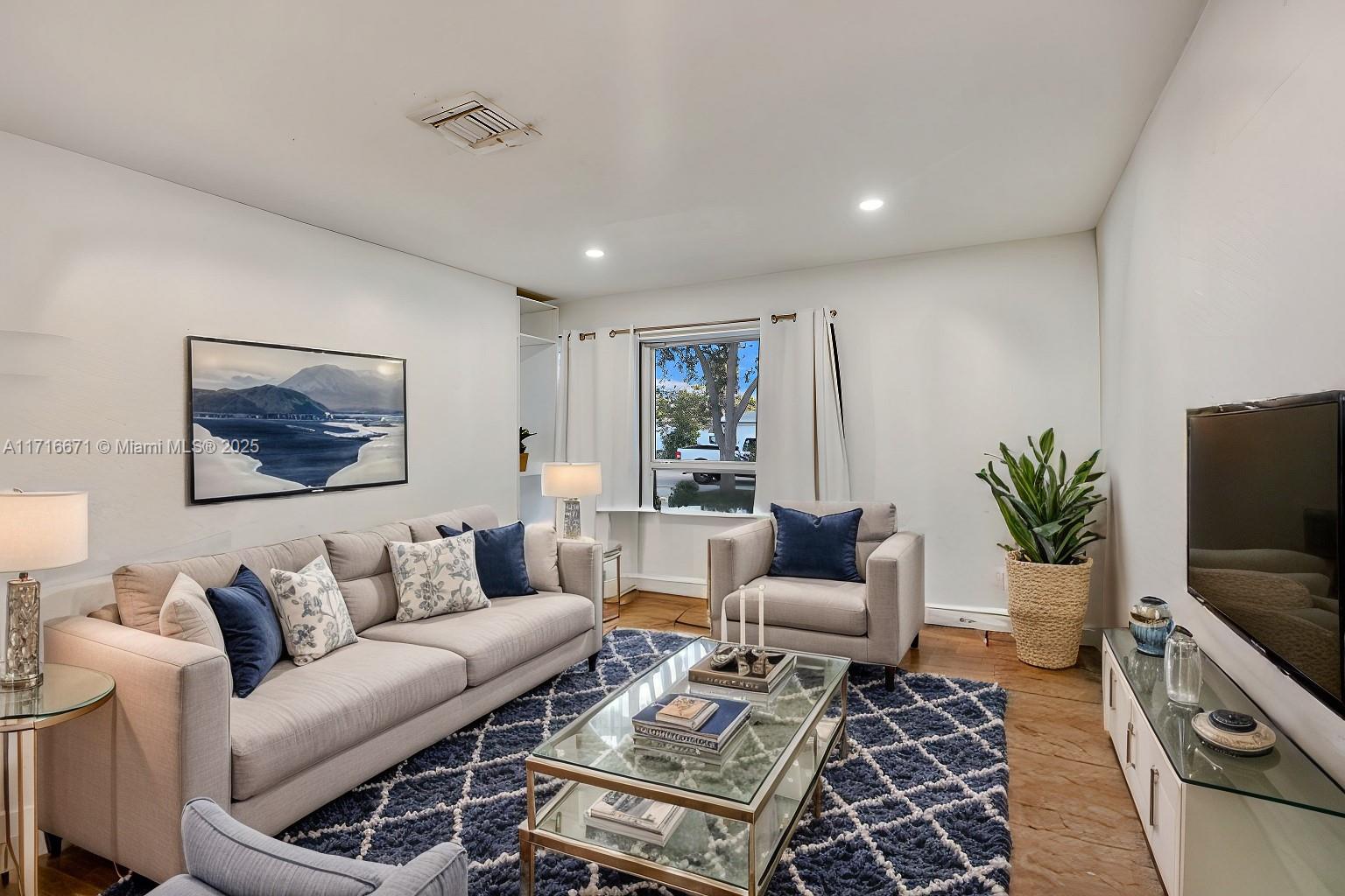 IMPERIAL POINT 2 SEC - Residential