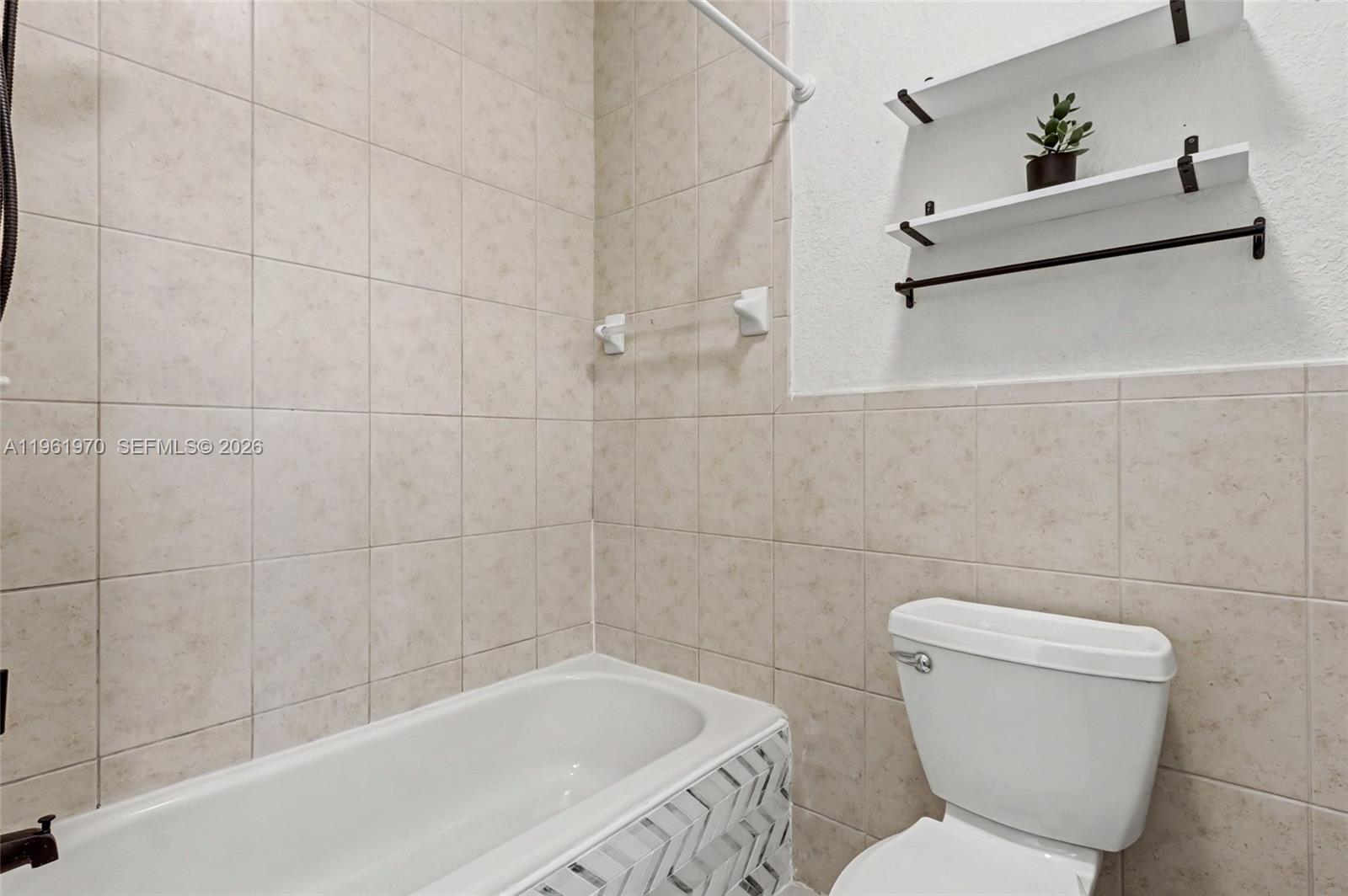 MELROSE POINT AT SANS SOU - Residential