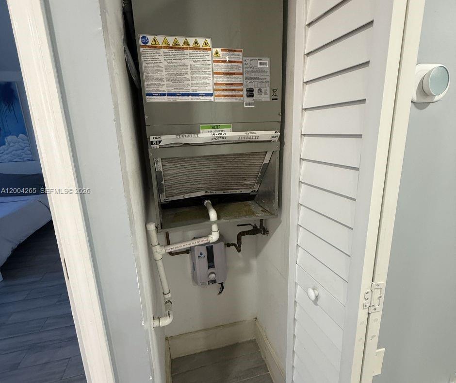 HOLIDAY PARK 1 CONDO - Residential