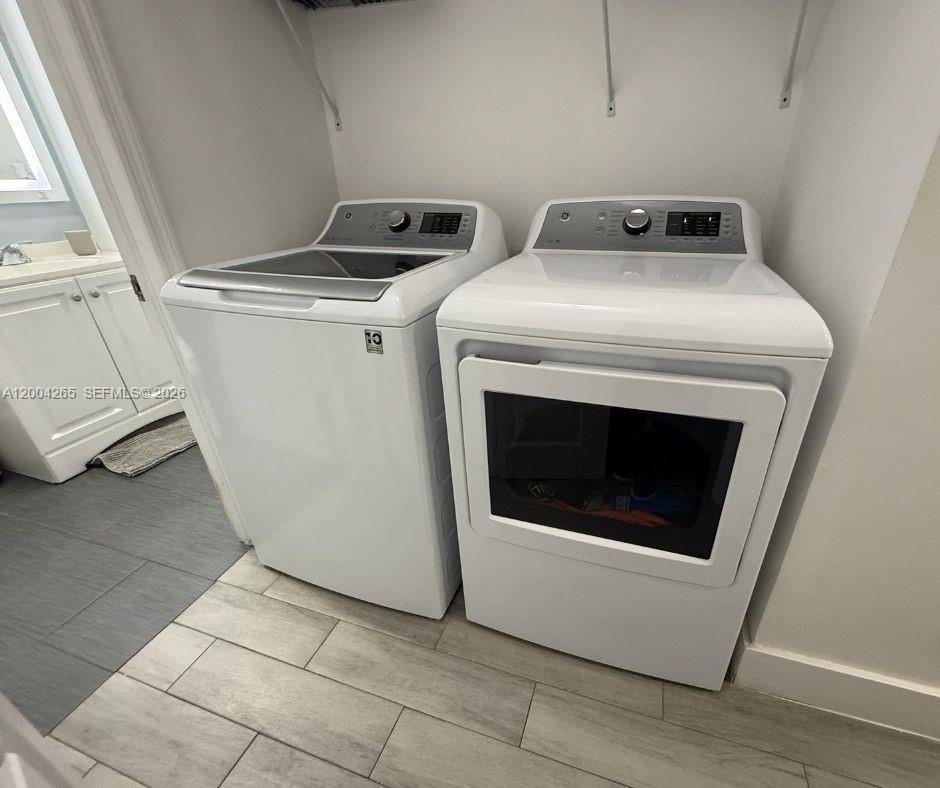 HOLIDAY PARK 1 CONDO - Residential