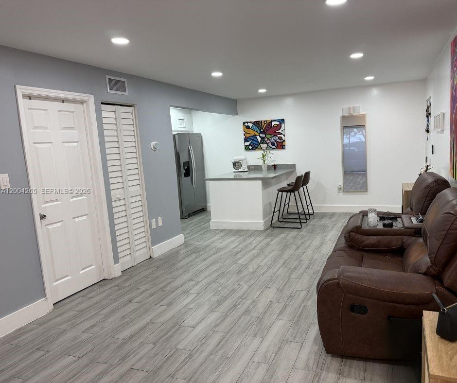 HOLIDAY PARK 1 CONDO - Residential