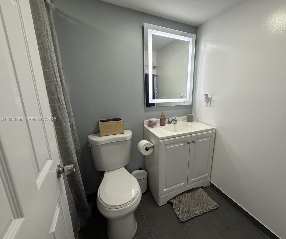 HOLIDAY PARK 1 CONDO - Residential