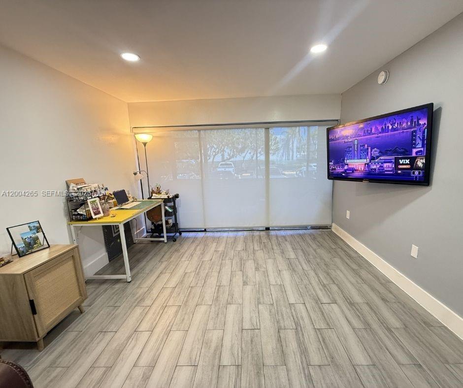 HOLIDAY PARK 1 CONDO - Residential