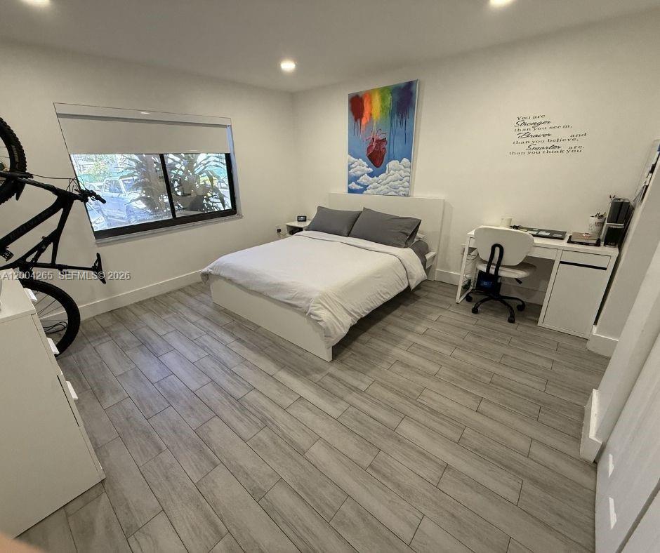 HOLIDAY PARK 1 CONDO - Residential