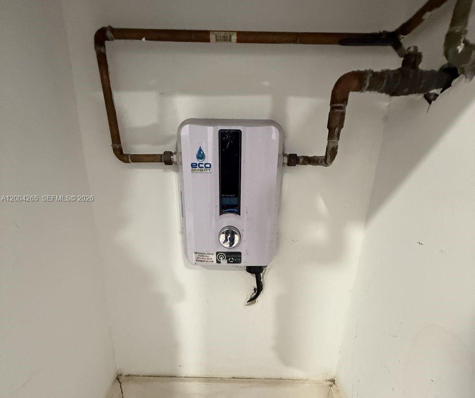 HOLIDAY PARK 1 CONDO - Residential