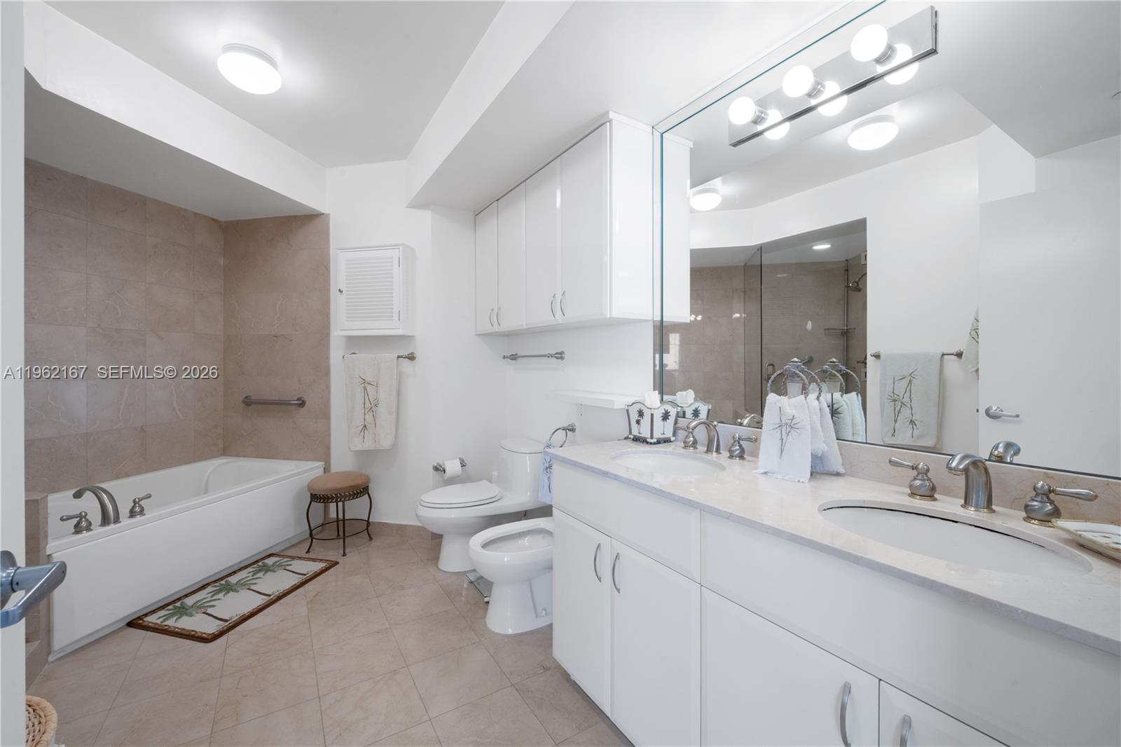 AKOYA CONDO - Residential