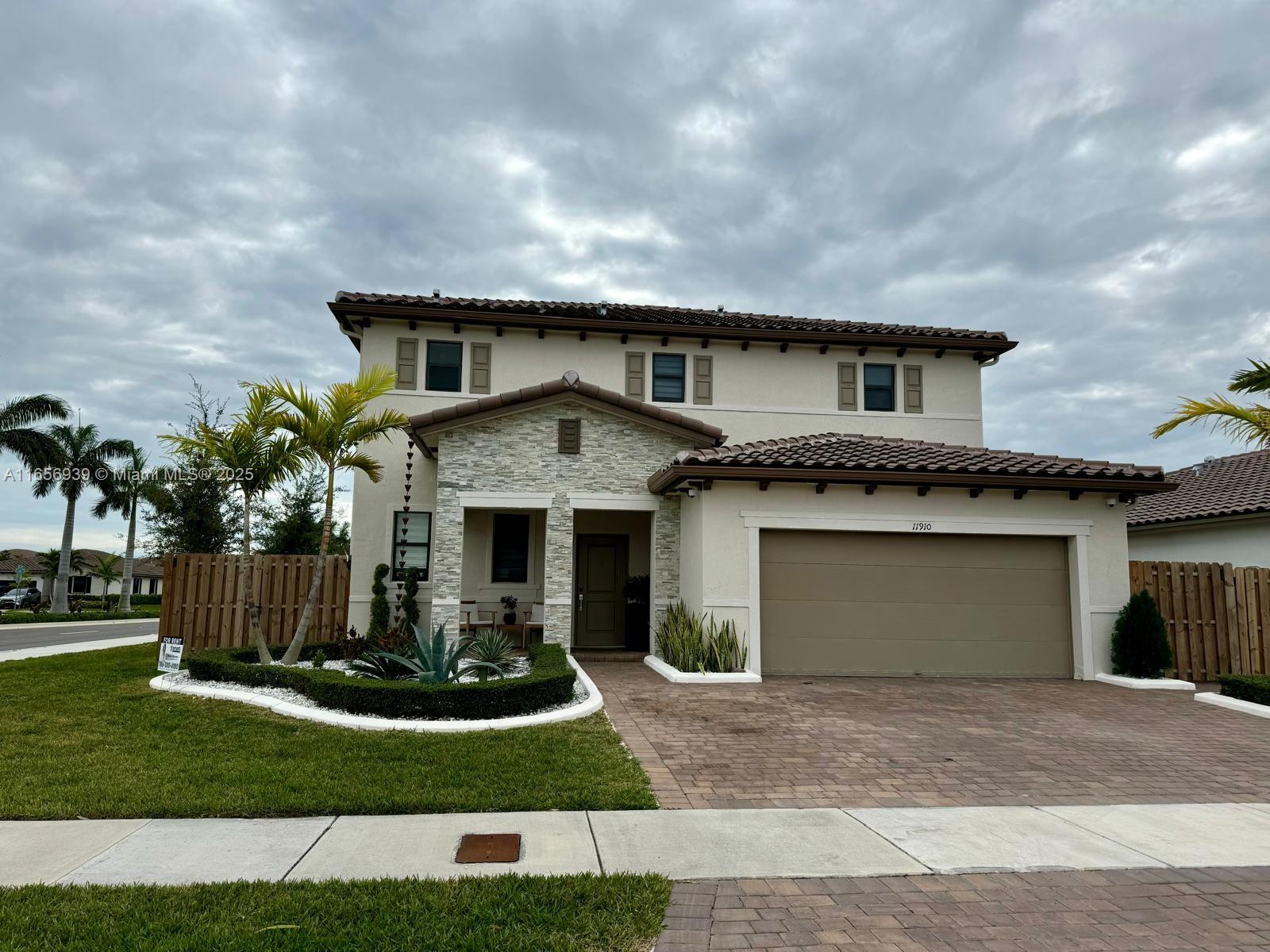 Beautifully house, recently remodeled, with a two car garage. featuring 5 beds and 3 bath, dryer inside the unit, and a nice backyard to enjoy with the family. This awesome community also features 24/7
security, a gorgeous club house with a nice gym and a very inviting pool. Efficiency included 1/1 in the rent price