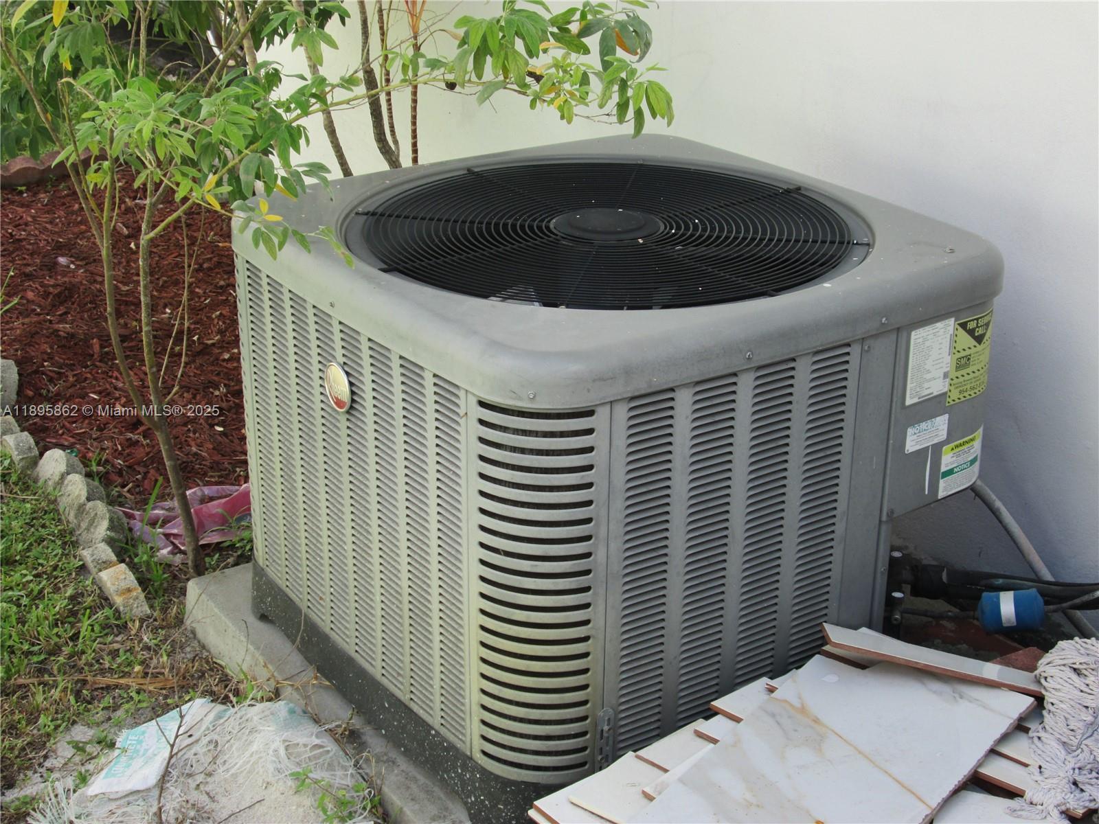 LAUDERDALE LAKES EAST GAT - Residential